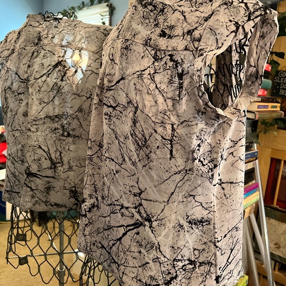 Women's Abstract Print Top - Picture 3 of 3